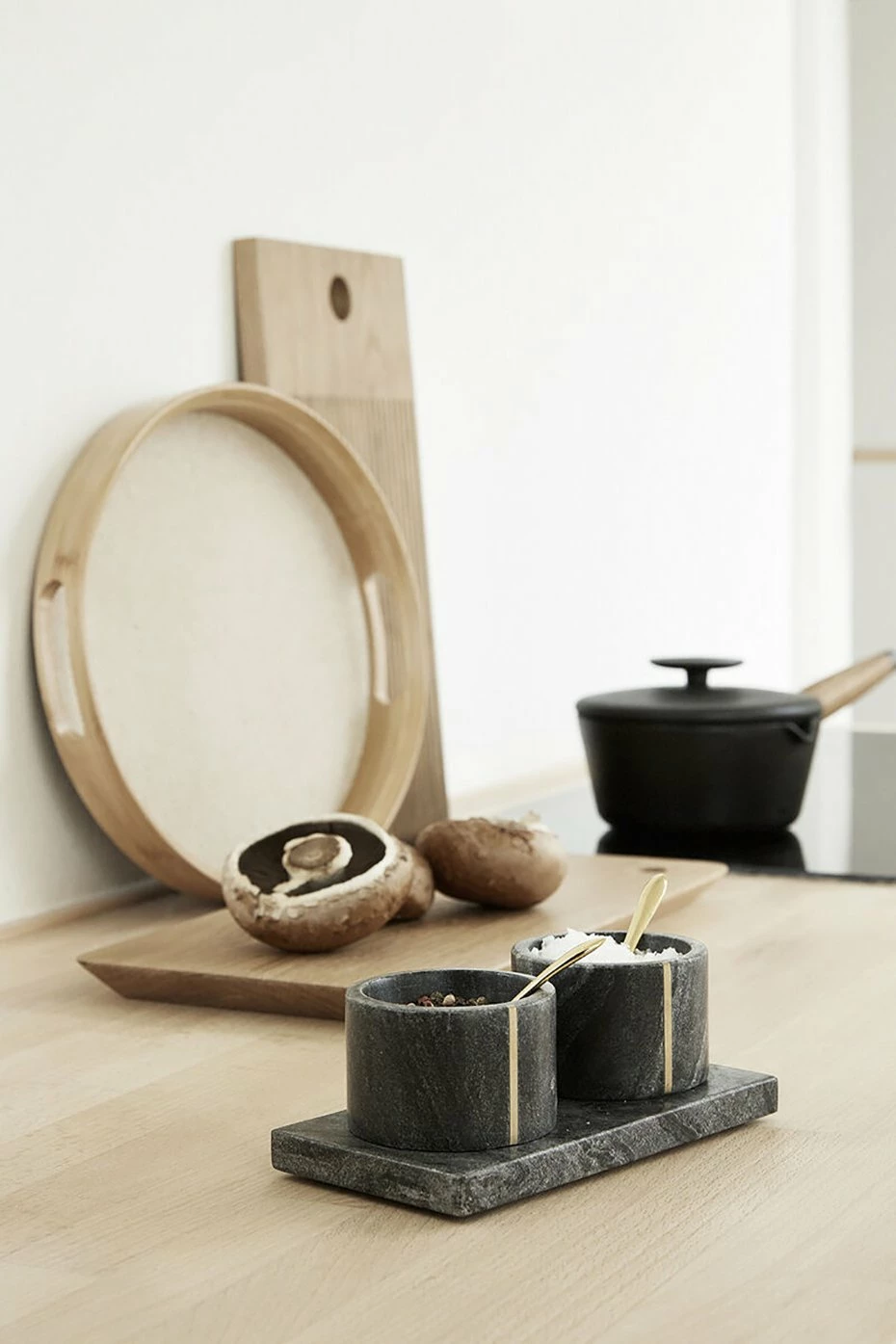 Hubsch Oak Cutting Board